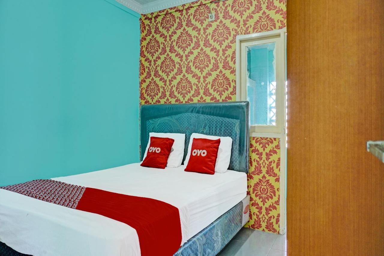 Oyo 91731 Home Stay Elis Cateliya Syariah Karawang Luaran gambar