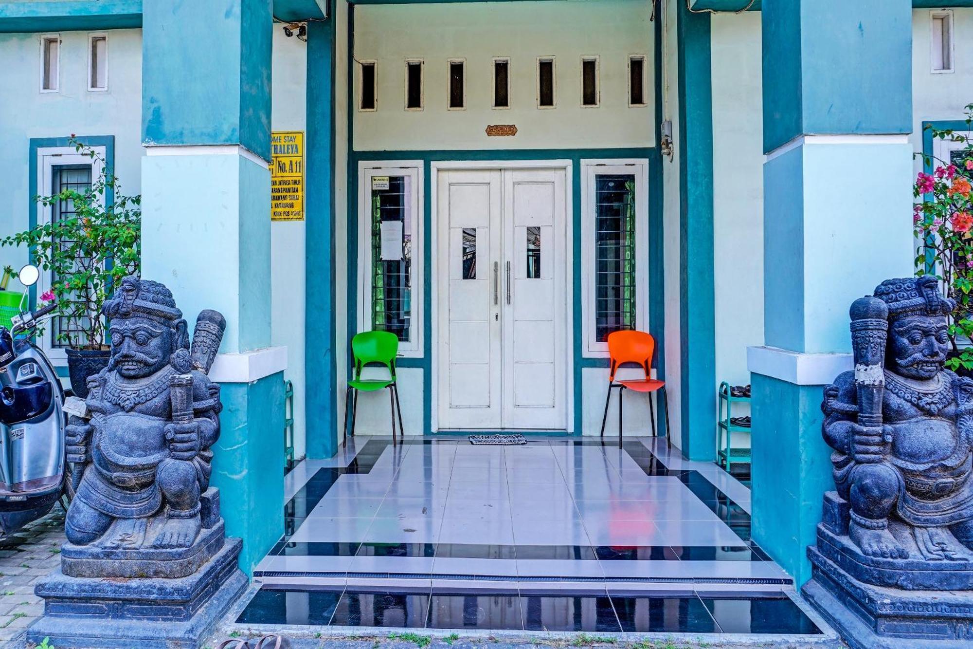 Oyo 91731 Home Stay Elis Cateliya Syariah Karawang Luaran gambar
