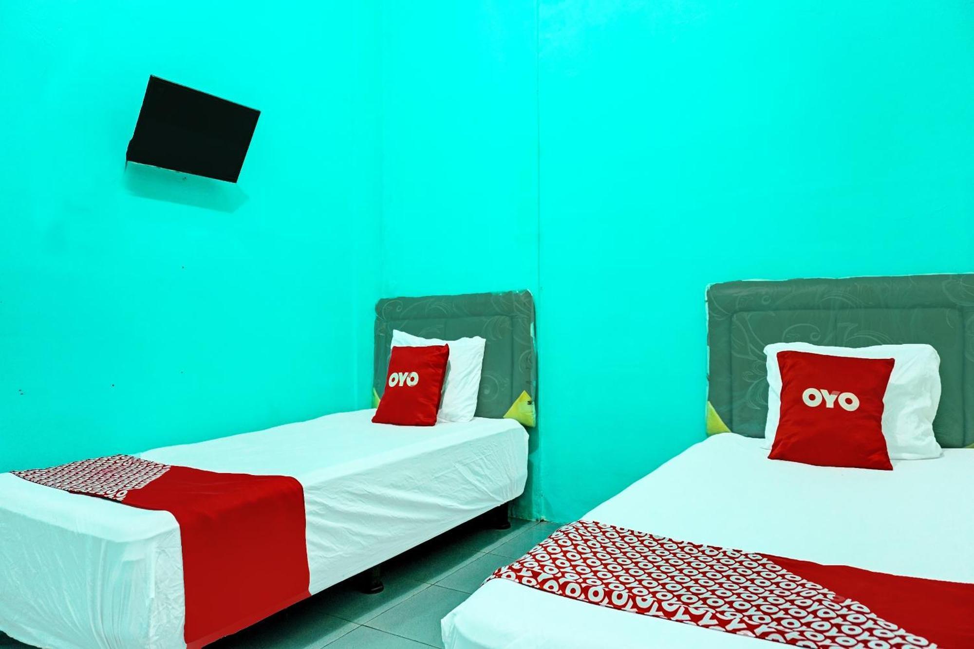 Oyo 91731 Home Stay Elis Cateliya Syariah Karawang Luaran gambar