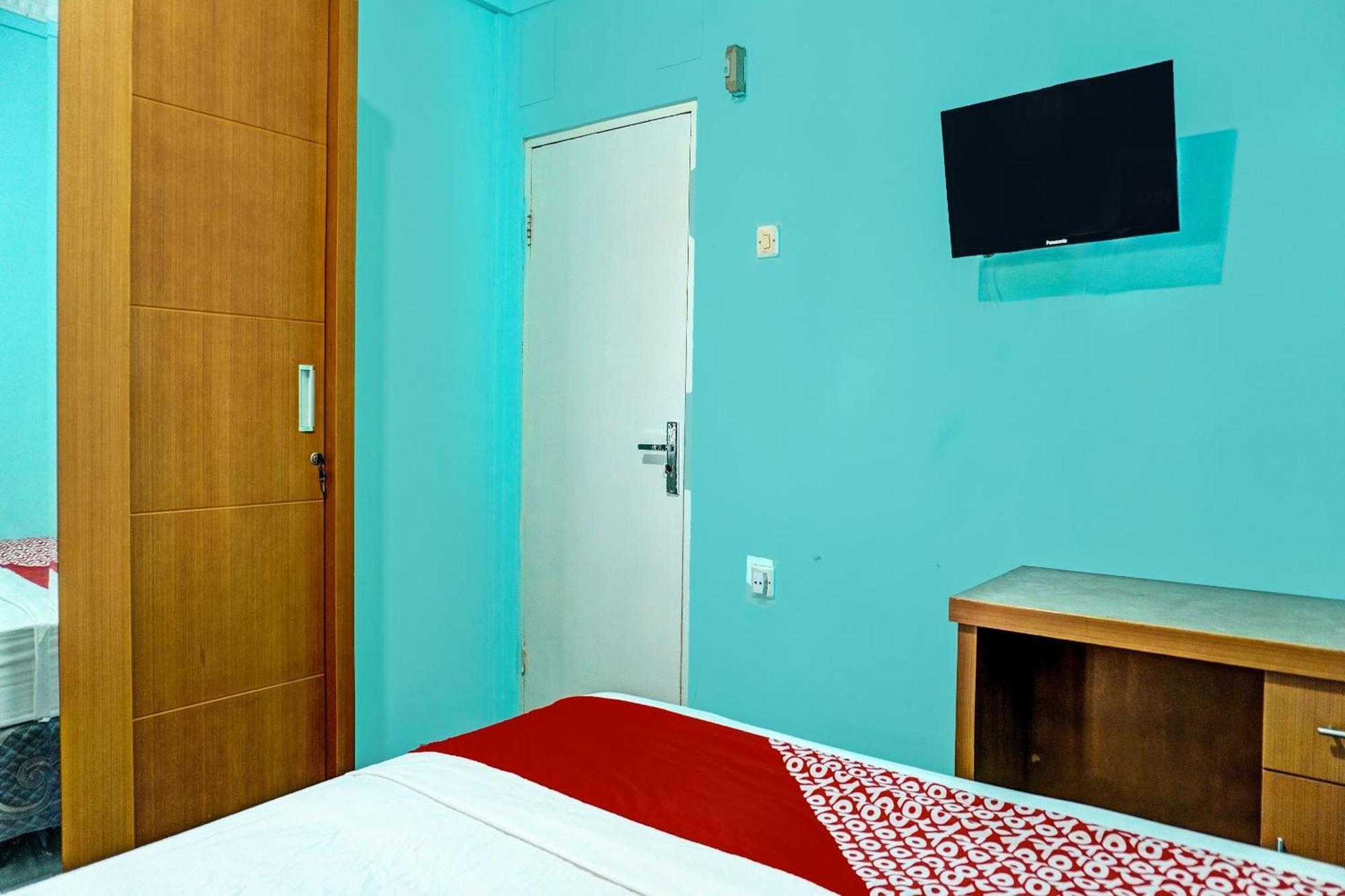 Oyo 91731 Home Stay Elis Cateliya Syariah Karawang Luaran gambar