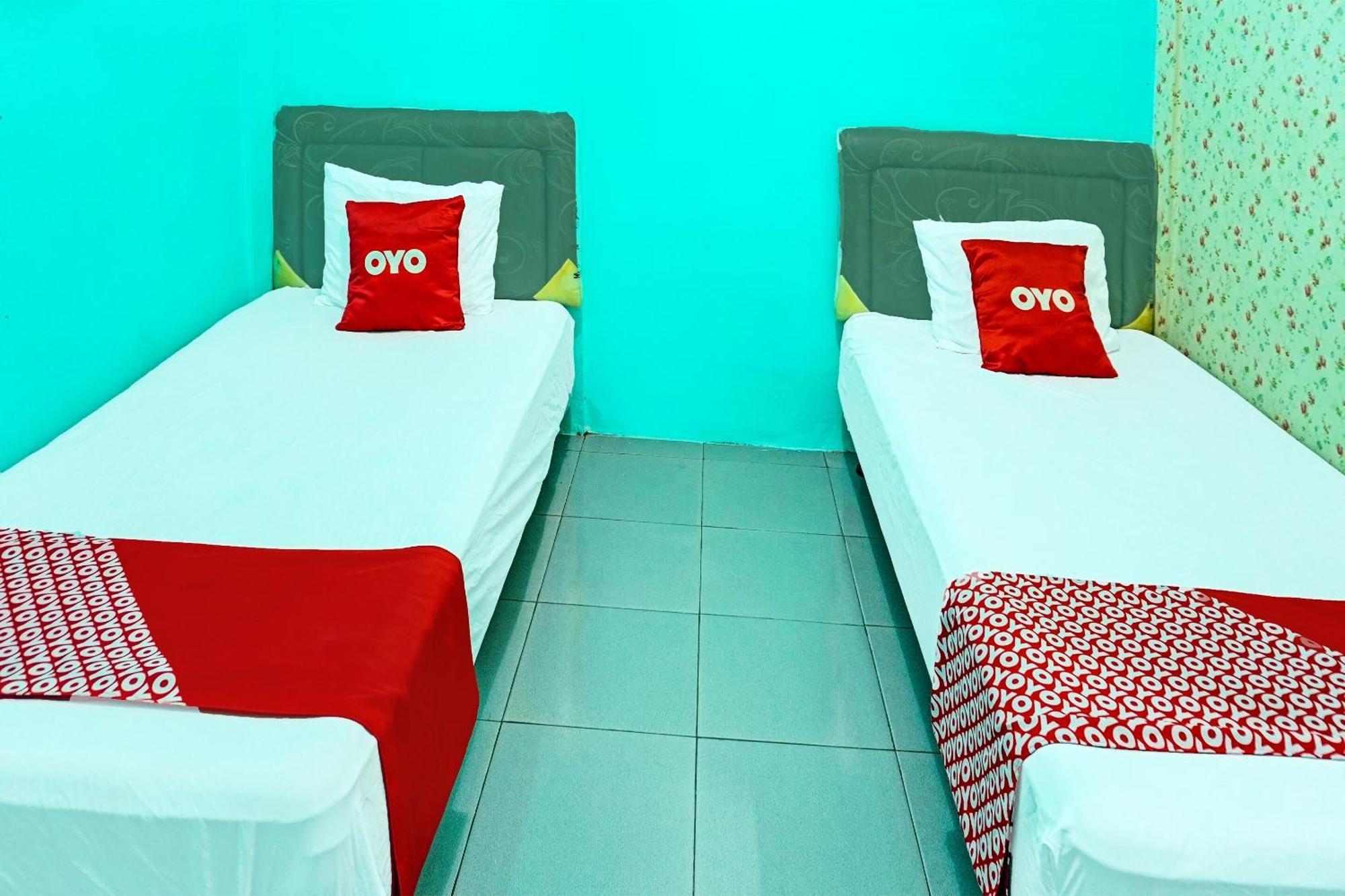 Oyo 91731 Home Stay Elis Cateliya Syariah Karawang Luaran gambar